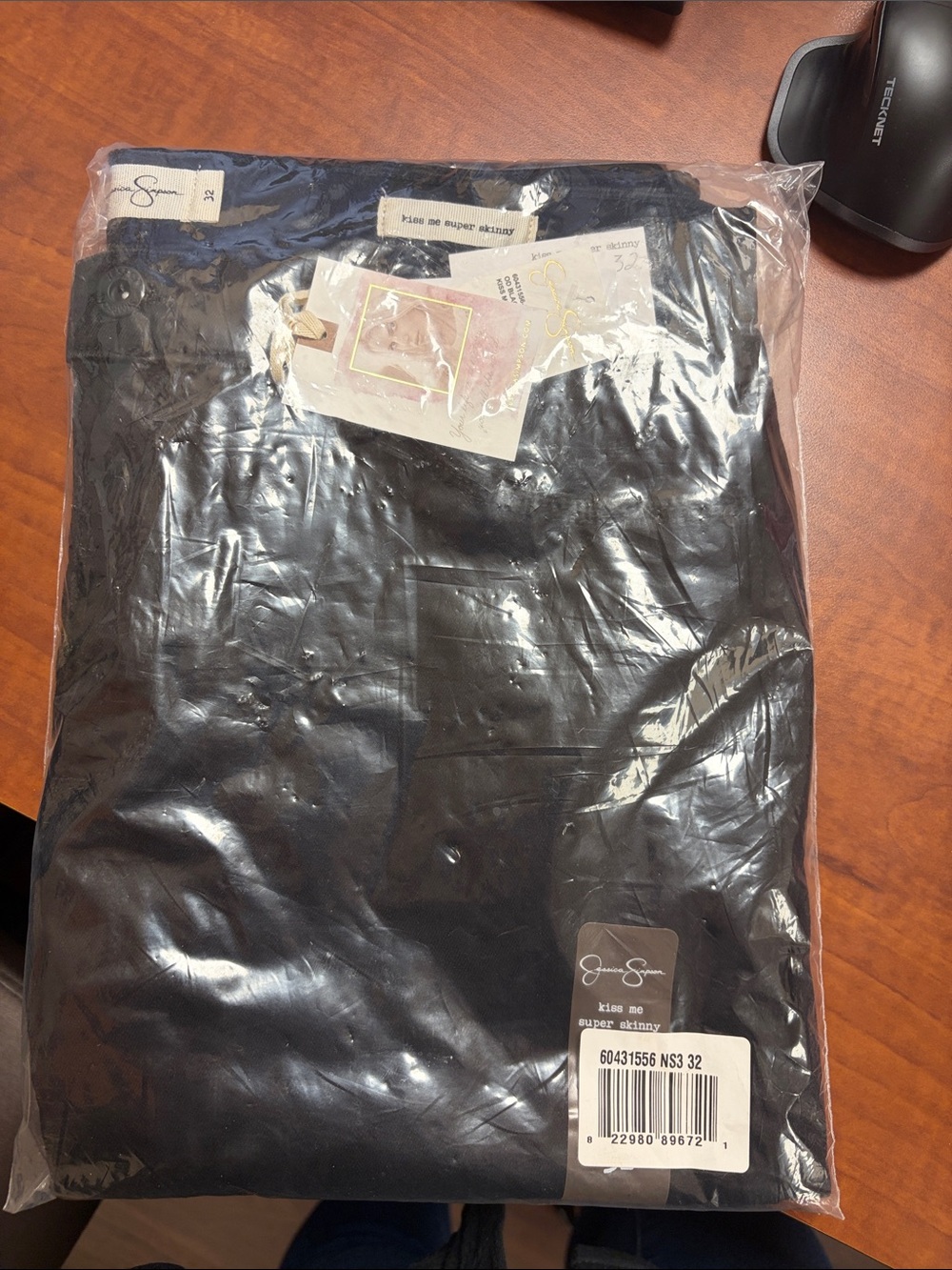 Jessica Simpson - kiss me super skinny jeans size 32
